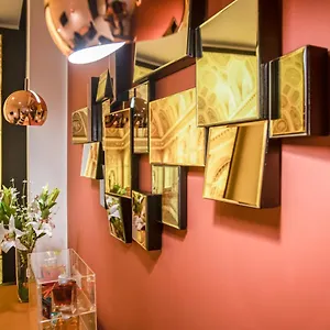 https://la-lepre-napoli.hotels-amalfi.com
